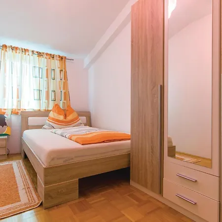 Διαμέρισμα 2 Bedroom Stunning In
